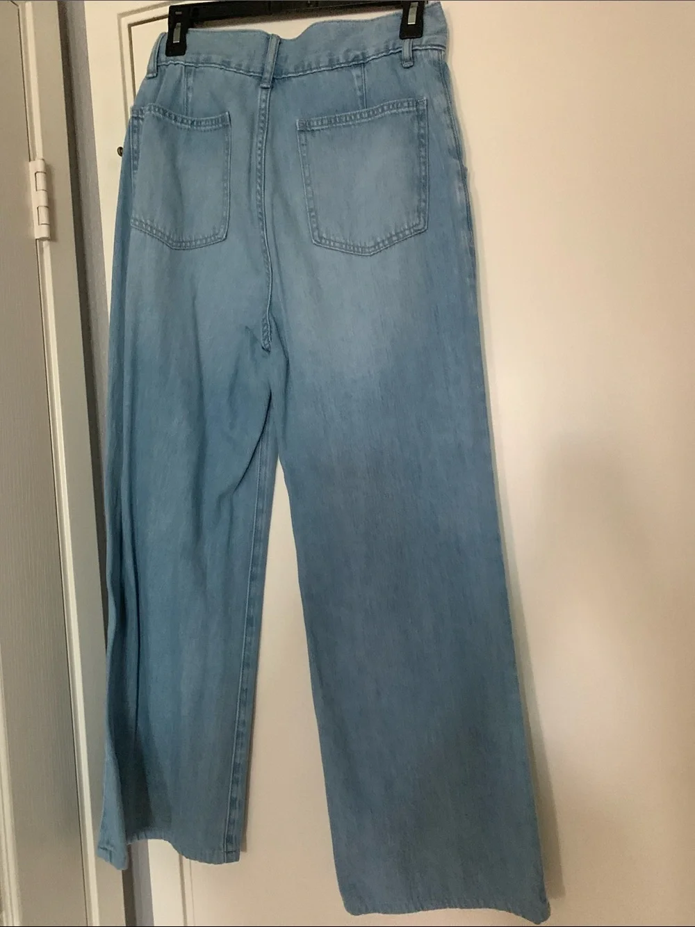 Uniqlo Light Blue Wide-Leg Jeans - Picture 2 of 14